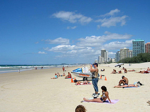 Foto Strand mit Touristen